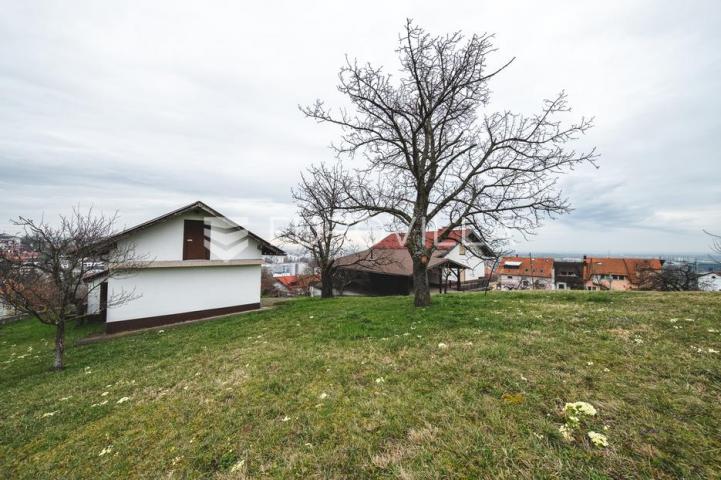 Zagreb, Gajnice, građevinsko zemljište sa starom kućom 6432 m2