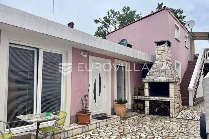 Istra, Pula, apartmanska kuća sa 7 apartmana - blizu Arene