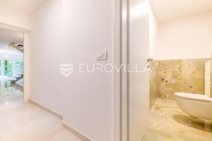Zagreb, Maksimir, novouređena trosobna kuća 120 m² s garažom i vrtom