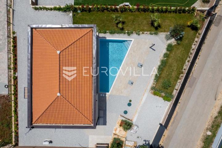 Istra, Kringa, prekrasna prizemnica s bazenom