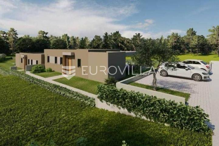 Istra, Tinjan, dvojne prizemnice sa bazenima na velikoj okućnici