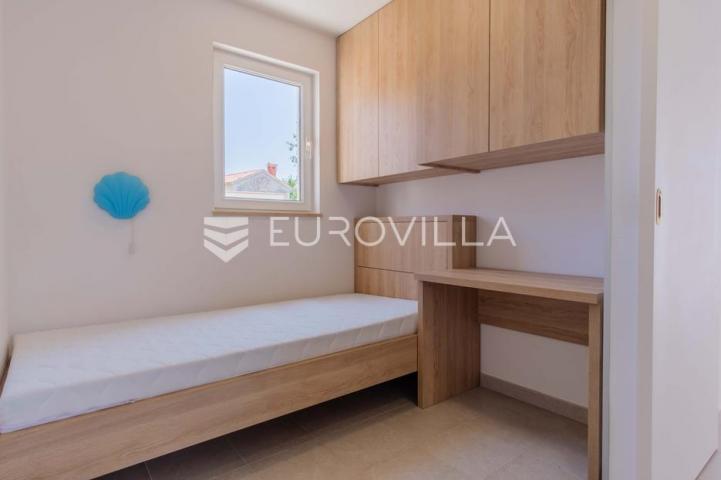 Istra, Poreč, unikatna dizajnerska vila s dodatnim apartmanom, wellnessom i grijanim bazenom