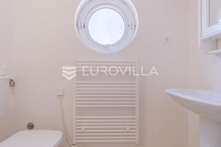 Istra, Poreč, unikatna dizajnerska vila s dodatnim apartmanom, wellnessom i grijanim bazenom