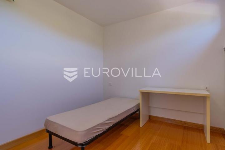 Istra, Poreč, unikatna dizajnerska vila s dodatnim apartmanom, wellnessom i grijanim bazenom