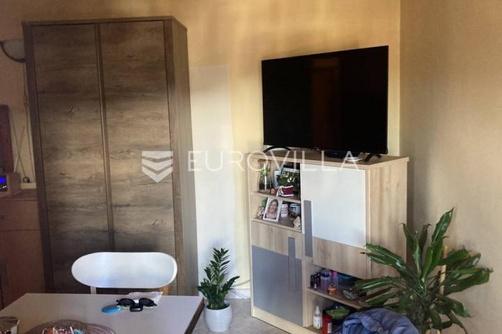 Istra, Rovinj, funkcionalan dvosoban stan neto korisne površine od 53,75 m² na super lokaciji