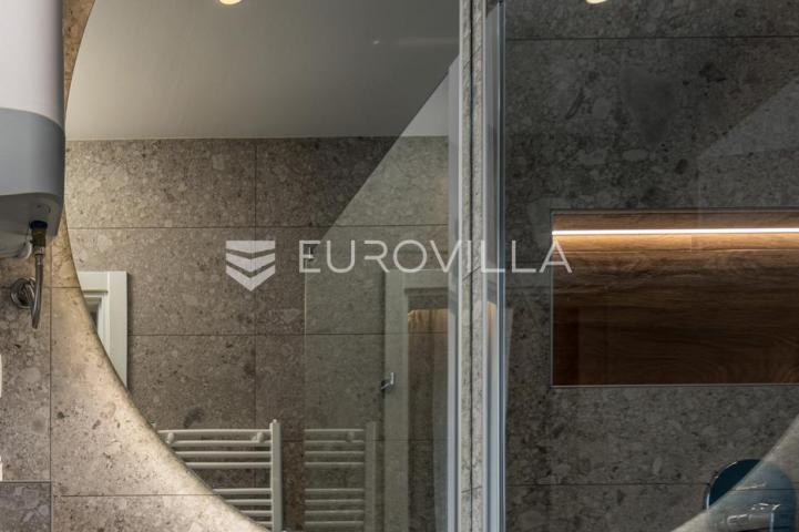 Rijeka, Centar, novouređen luksuzan stan 98 m² s tri apartmana