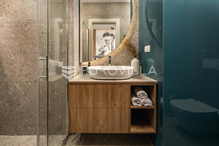Rijeka, Centar, novouređen luksuzan stan 98 m² s tri apartmana