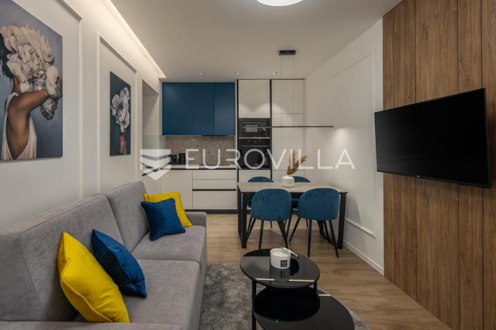 Rijeka, Centar, novouređen luksuzan stan 98 m² s tri apartmana