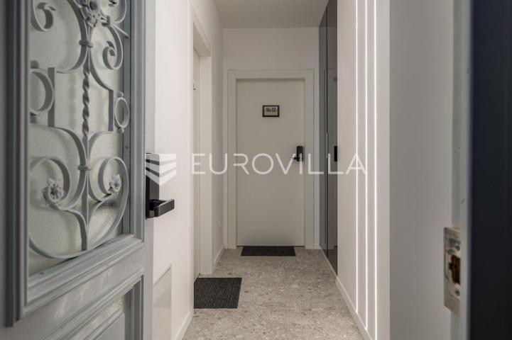 Rijeka, Centar, novouređen luksuzan stan 98 m² s tri apartmana