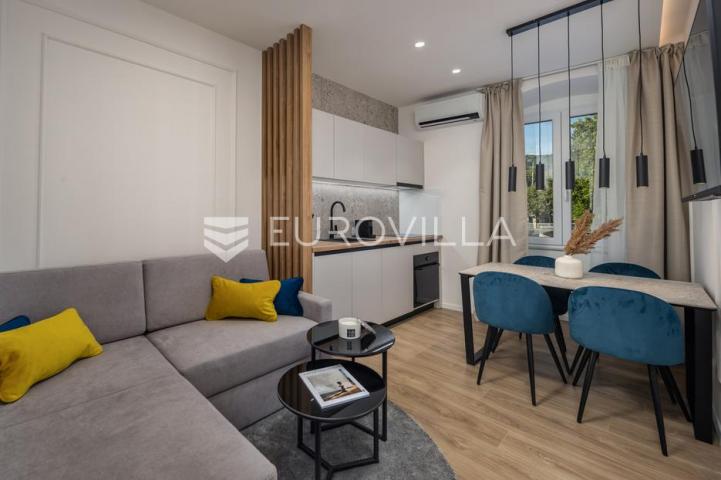 Rijeka, Centar, novouređen luksuzan stan 98 m² s tri apartmana