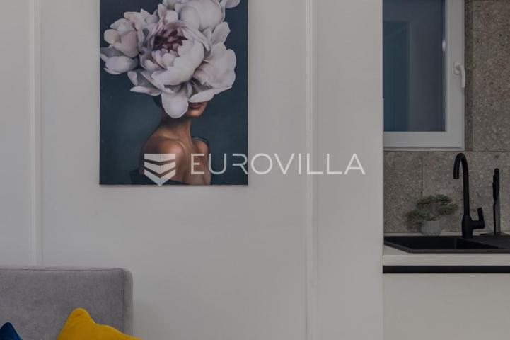 Rijeka, Centar, novouređen luksuzan stan 98 m² s tri apartmana