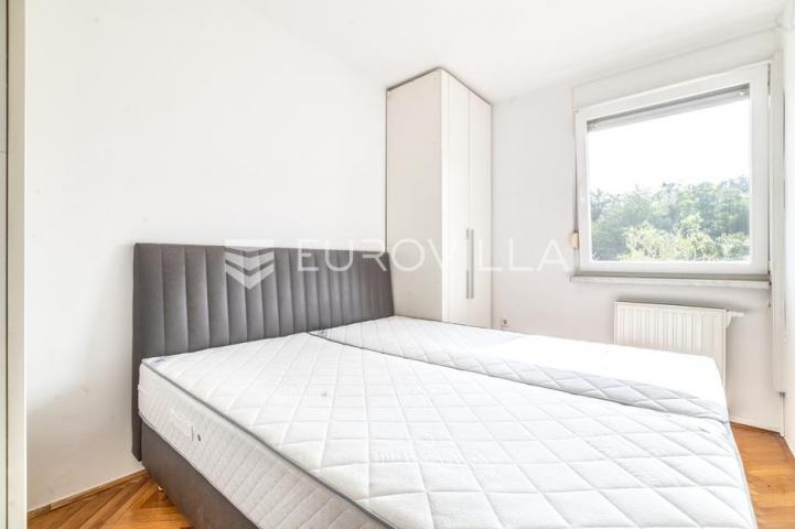 Zagreb, Vrhovec, dvosoban stan 42 m2 na 3. katu