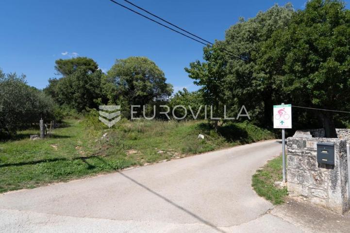Istra, Poreč okolica - zemljište s građevinskom dozvolom i projektom kuće s bazenom 