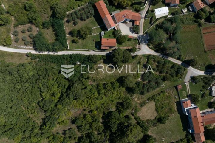 Istra, Poreč okolica - zemljište s građevinskom dozvolom i projektom kuće s bazenom 