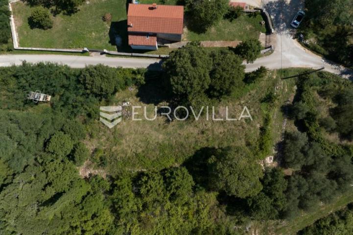 Istra, Poreč okolica - zemljište s građevinskom dozvolom i projektom kuće s bazenom 