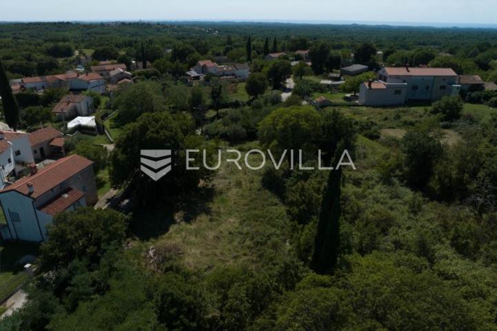 Istra, Poreč okolica - zemljište s građevinskom dozvolom i projektom kuće s bazenom 