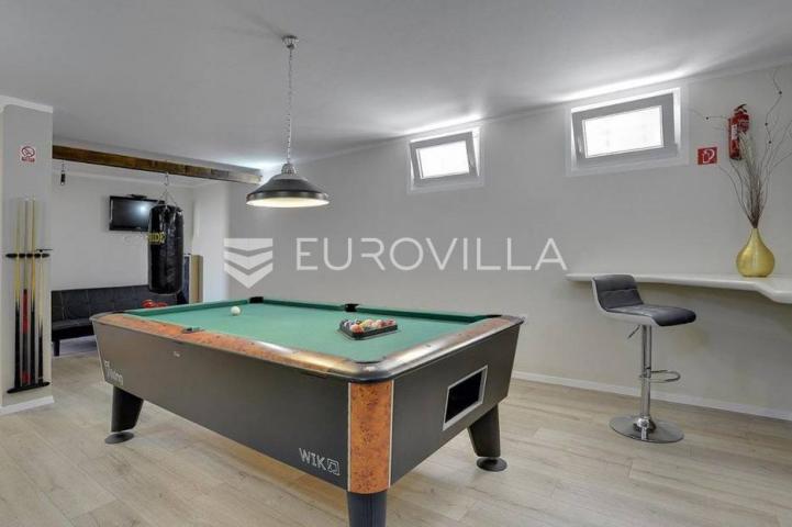 Moderna villa s bazenom i teretanom na prestižnoj lokaciji u Medulinu
