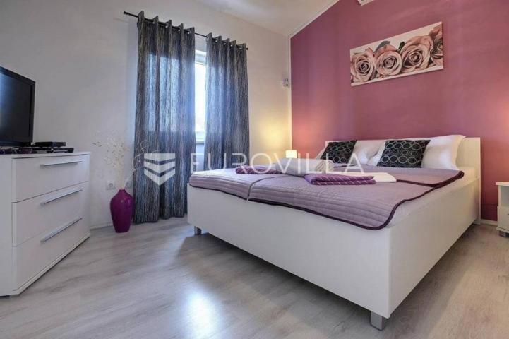 Moderna villa s bazenom i teretanom na prestižnoj lokaciji u Medulinu