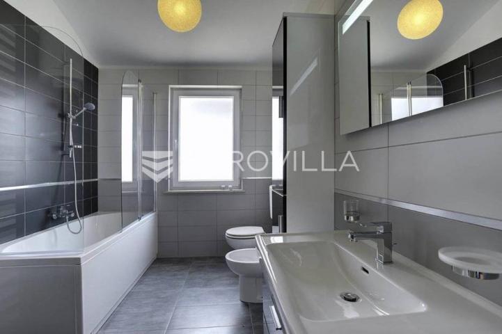 Moderna villa s bazenom i teretanom na prestižnoj lokaciji u Medulinu
