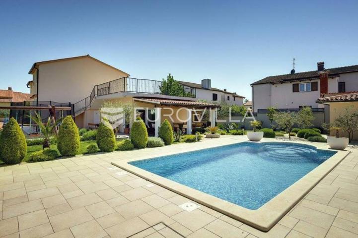 Moderna villa s bazenom i teretanom na prestižnoj lokaciji u Medulinu