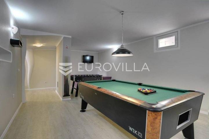 Moderna villa s bazenom i teretanom na prestižnoj lokaciji u Medulinu