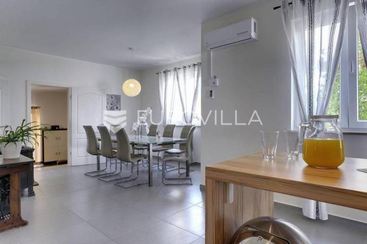 Moderna villa s bazenom i teretanom na prestižnoj lokaciji u Medulinu