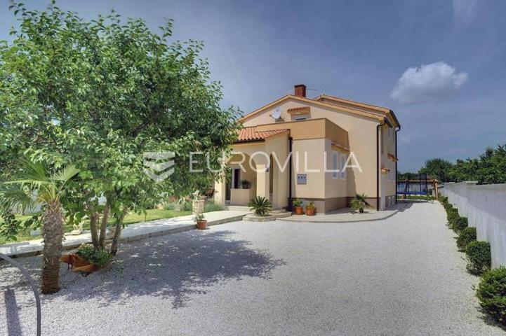 Moderna villa s bazenom i teretanom na prestižnoj lokaciji u Medulinu