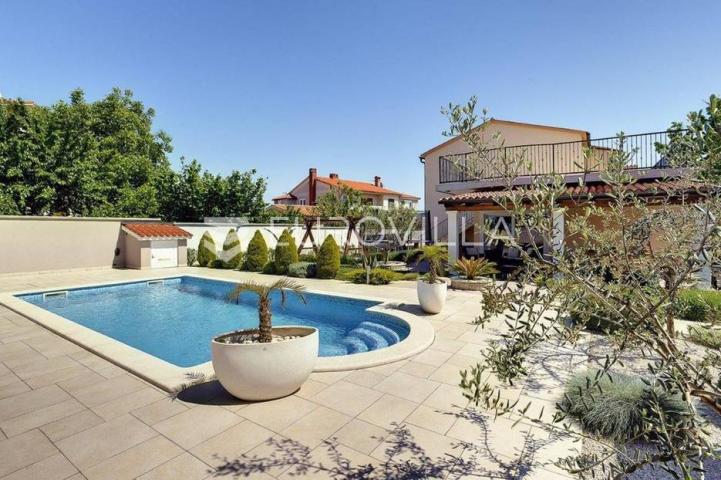 Moderna villa s bazenom i teretanom na prestižnoj lokaciji u Medulinu