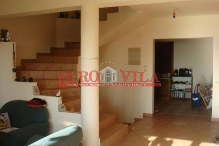 Obiteljska vila u podsljemenskoj zoni 500m2 na zemljistu od 6081m2