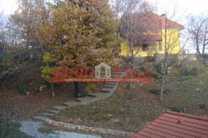 Obiteljska vila u podsljemenskoj zoni 500m2 na zemljistu od 6081m2