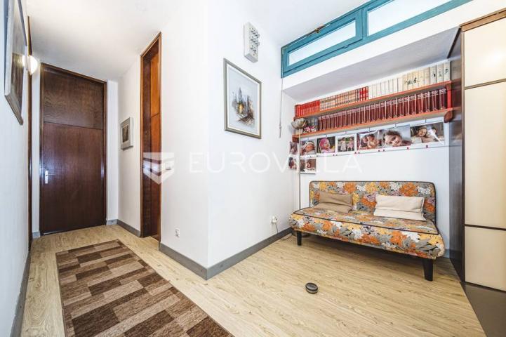 Otok Krk, Njivice, prekrasna kuća s pogledom na more 244 m²