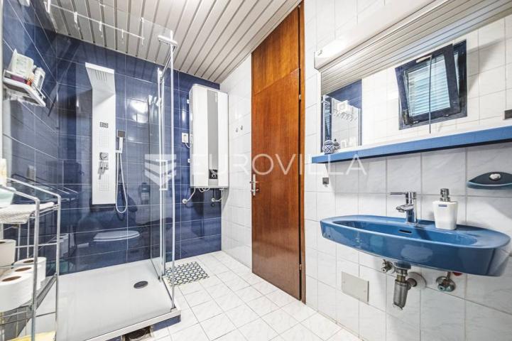 Otok Krk, Njivice, prekrasna kuća s pogledom na more 244 m²