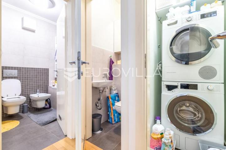 Zagreb, Medveščak, trosoban stan sa zimskim vrtom, terasom i garažom, 124 m²