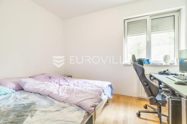 Zagreb, Medveščak, trosoban stan sa zimskim vrtom, terasom i garažom, 124 m²