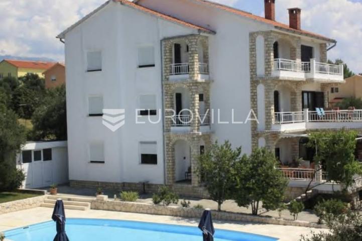 Otok Rab, Barbat, villa sa pet apartmana 500 m² s bazenom