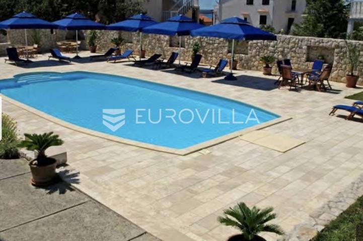 Otok Rab, Barbat, villa sa pet apartmana 500 m² s bazenom
