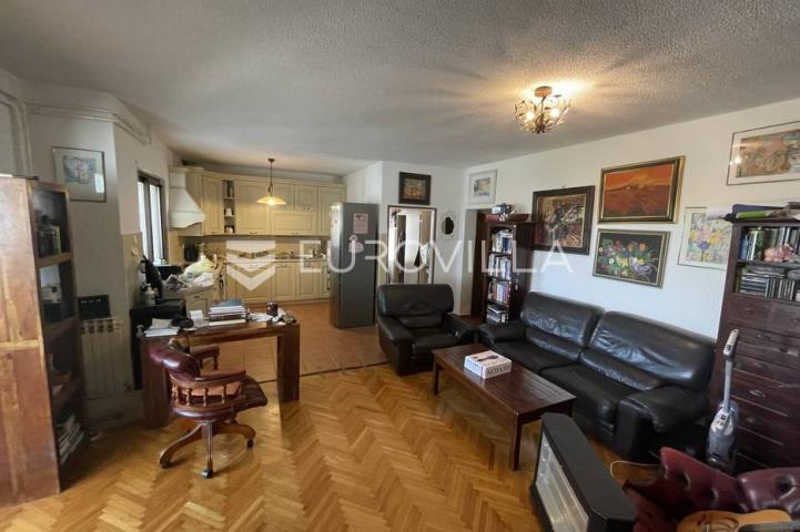 Otok Rab, Barbat, villa sa pet apartmana 500 m² s bazenom