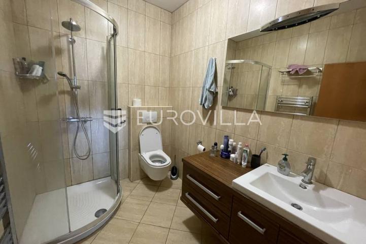 Otok Rab, Barbat, villa sa pet apartmana 500 m² s bazenom