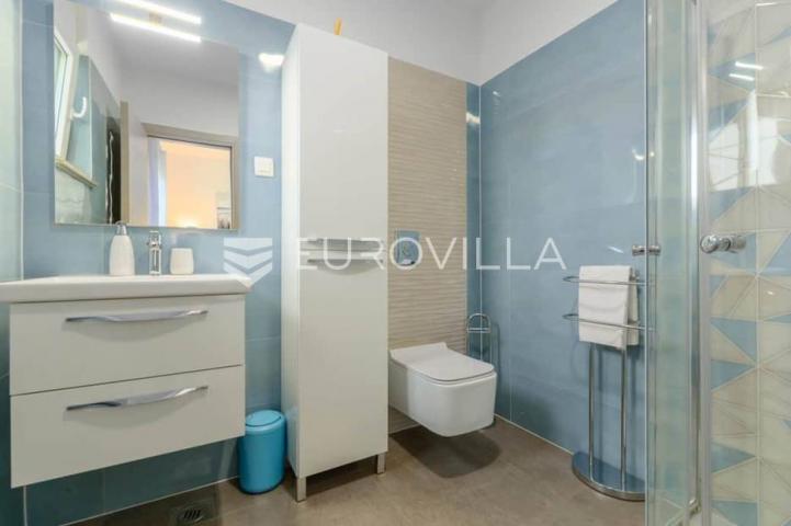 Istra, Šikići, Kuća sa bazenom 145 m2