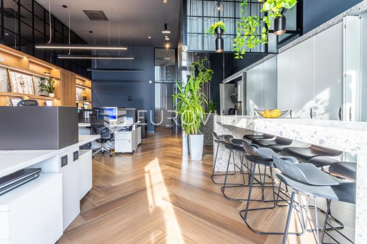 Split, Trstenik, vrhunski uređen poslovni prostor površine 114 m²