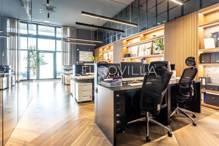Split, Trstenik, vrhunski uređen poslovni prostor površine 114 m²