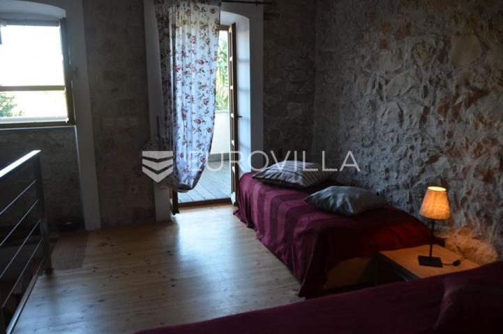 Mali Lošinj, Susak, dvojna tradicionalna kamena kuća 159 m²