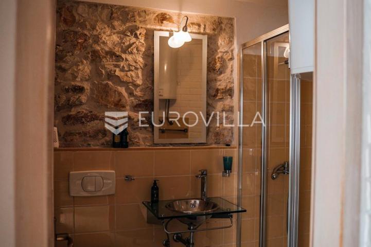 Mali Lošinj, Susak, dvojna tradicionalna kamena kuća 159 m²