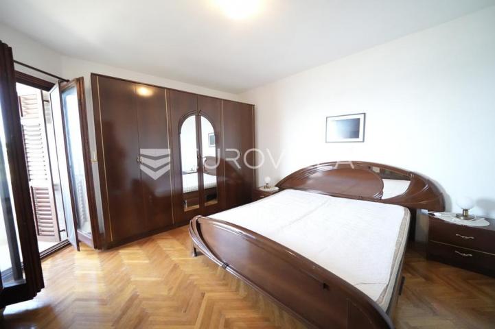 Zadar, Diklo vila prvi red do mora razvedena na tri etaže 377 m²