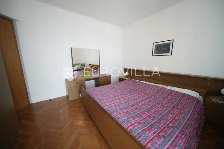 Zadar, Diklo vila prvi red do mora razvedena na tri etaže 377 m²