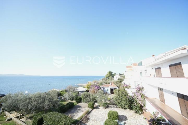 Zadar, Diklo vila prvi red do mora razvedena na tri etaže 377 m²