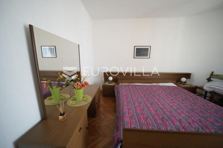 Zadar, Diklo vila prvi red do mora razvedena na tri etaže 377 m²