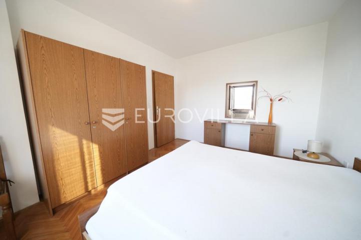 Zadar, Diklo vila prvi red do mora razvedena na tri etaže 377 m²