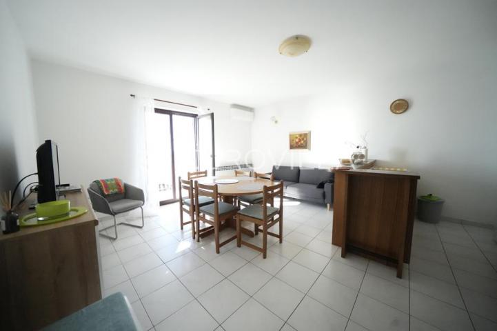 Zadar, Diklo vila prvi red do mora razvedena na tri etaže 377 m²