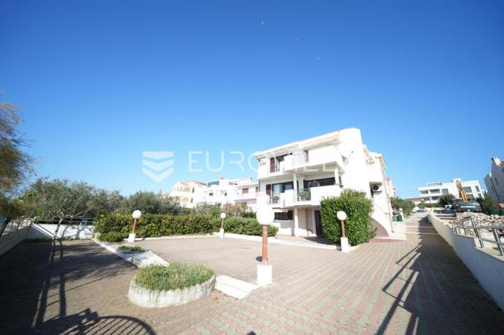 Zadar, Diklo vila prvi red do mora razvedena na tri etaže 377 m²